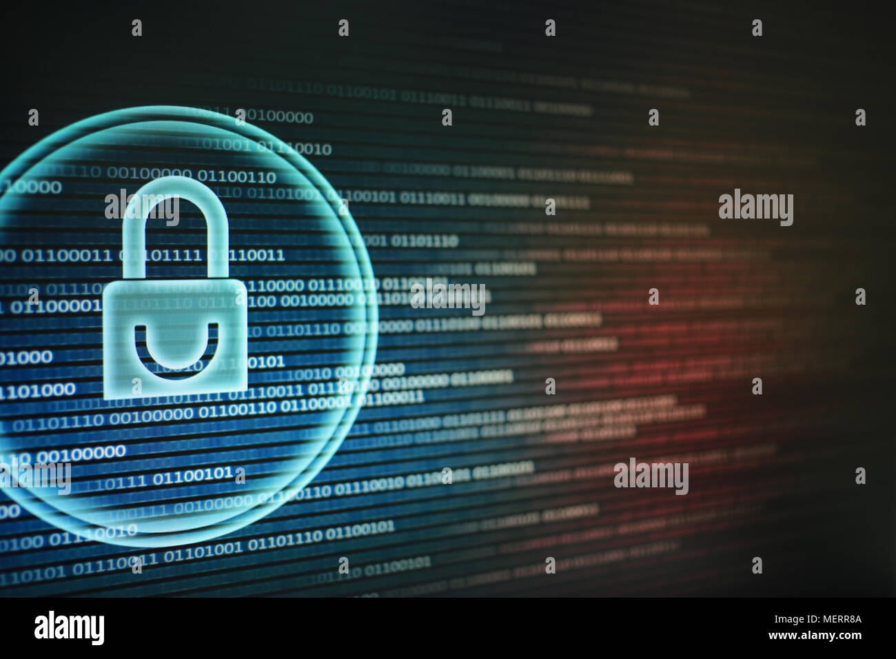 Weiße grafische Symbol eines Vorhängeschlosses auf binären Computer Display - computer Datenschutz. Internet Business passwort Cyber Security System Konzept Stockfoto