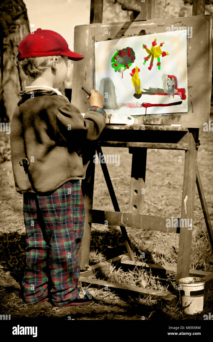 Junge Malerei seine bunte Welt, im Freien. Stockfoto