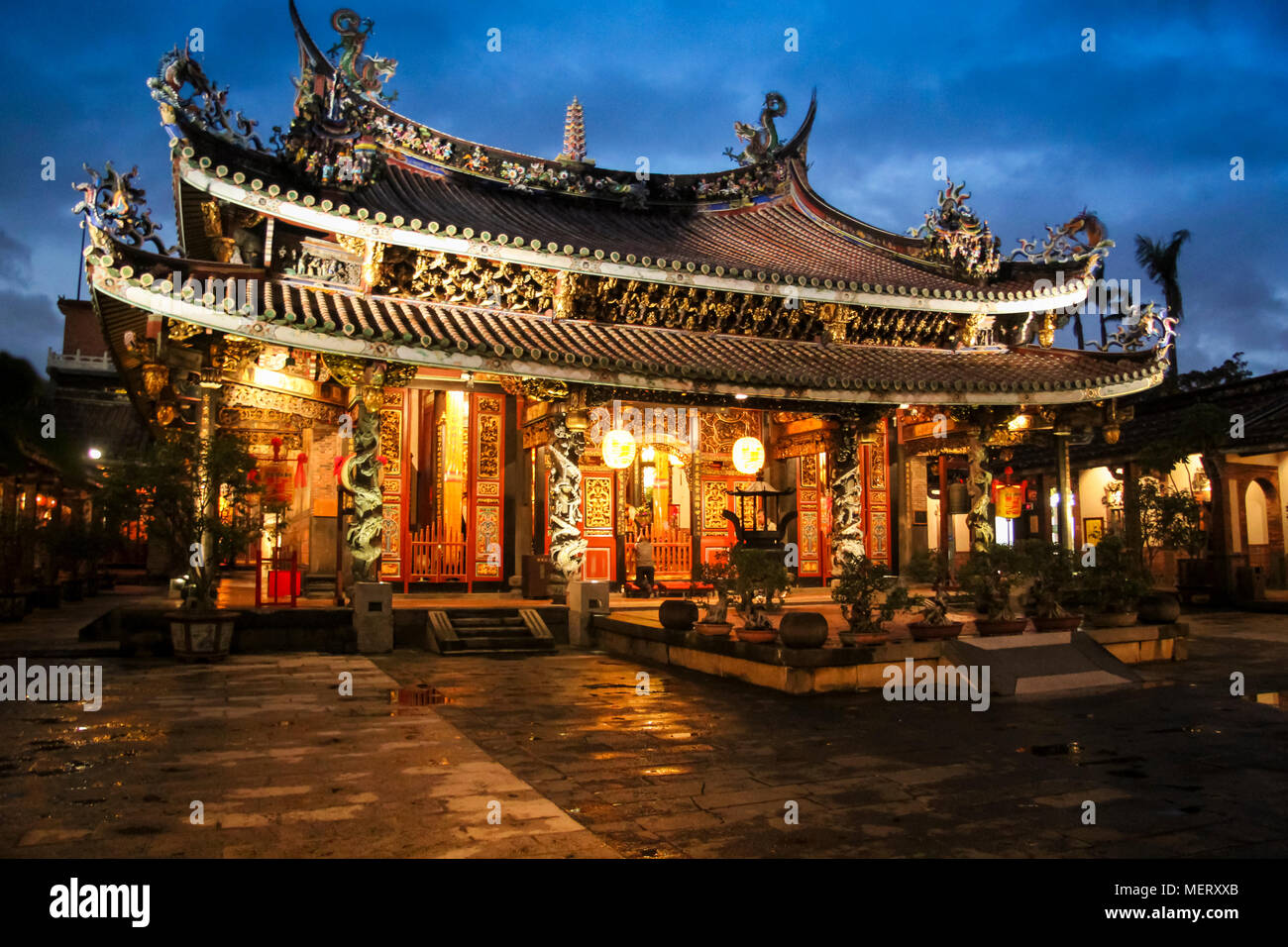 Bedeckt Abend an Dalongdong Baoan Tempel auch als Taipei Baoan Tempel bekannt, ist eine taiwanesische Volksreligion Tempel im Stadtteil Datong, Ta gebaut Stockfoto