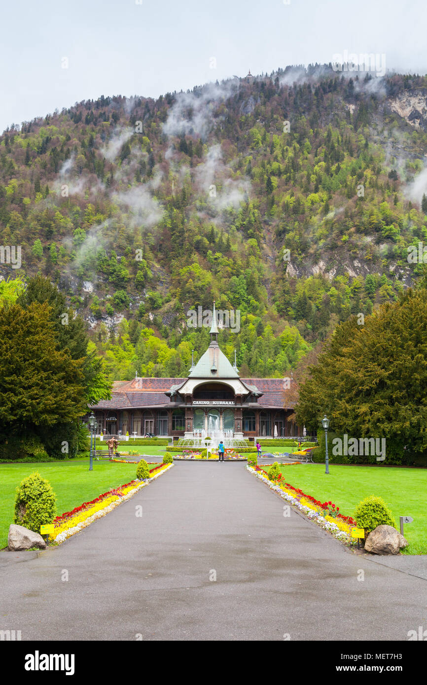 Interlaken, Schweiz - 5. Mai 2017: Casino Kursaal, ein Gebäude auf dem Territorium der Gemeinde Interlaken, Bern, Schweiz. Vertic Stockfoto