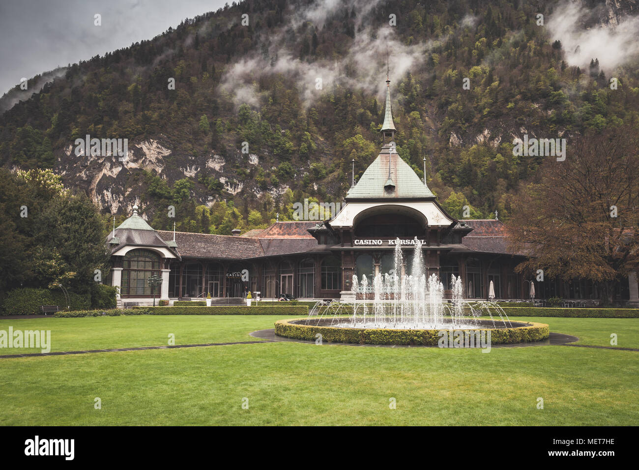 Interlaken, Schweiz - 5. Mai 2017: Casino Kursaal, ein Gebäude auf dem Territorium der Gemeinde Interlaken, Bern, Schweiz. Vintag Stockfoto