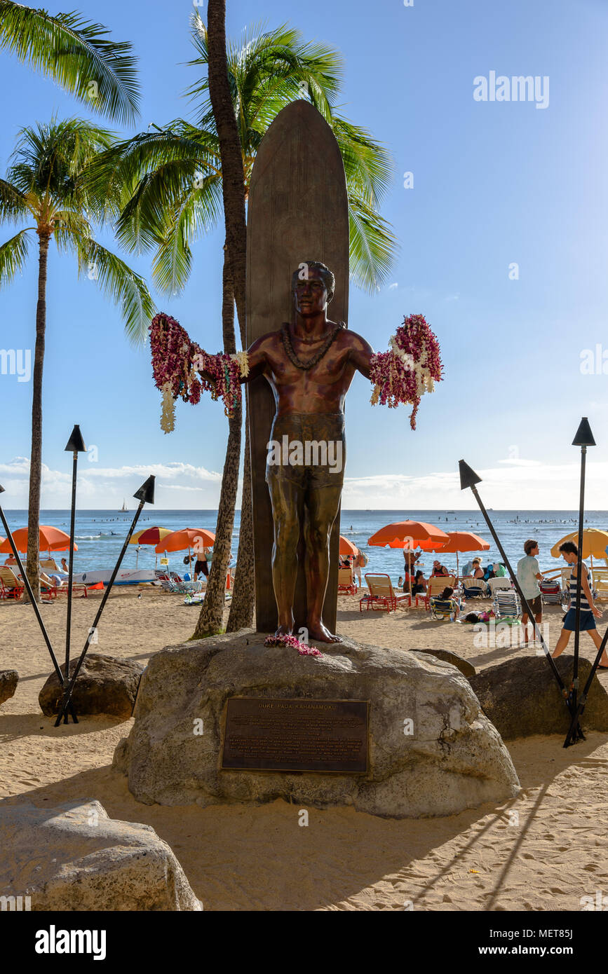 Die Statue der Big Kahuna, Duke Kahanamoku am Waikiki Beach Stockfoto