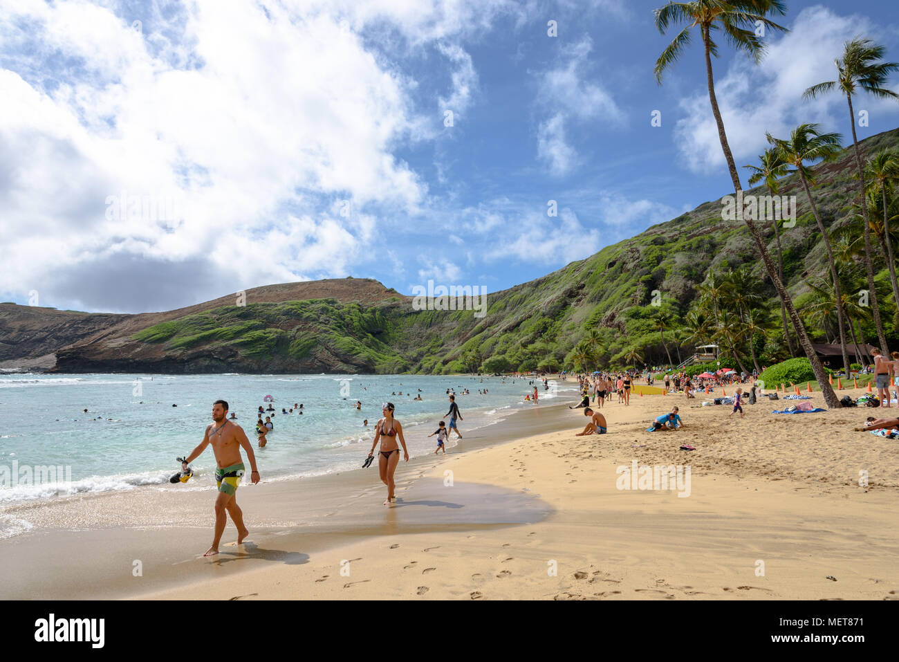 Touristen am Strand von Hanauma Bay, Honolulu, Hawaii Stockfoto