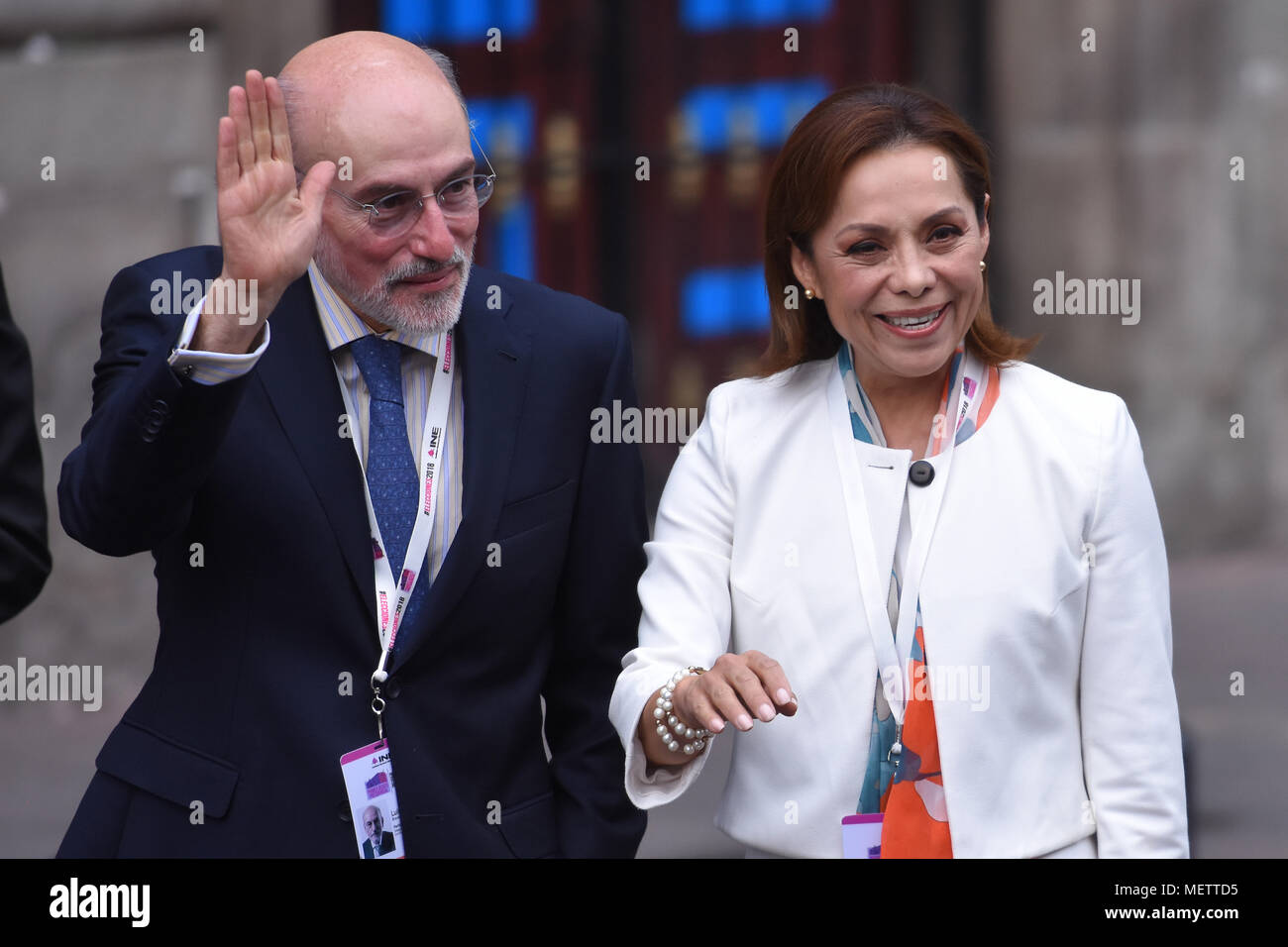 Mexiko City, Mexiko. 22 Apr, 2018. Luis Felipe Bravo Mena und Josefina Vázquez Mota der ersten Debatte der Kandidaten für die Präsidentschaftswahlen des Mexiko im Palast des Bergbaus. Credit: Carlos Tischler/SOPA Images/ZUMA Draht/Alamy leben Nachrichten Stockfoto