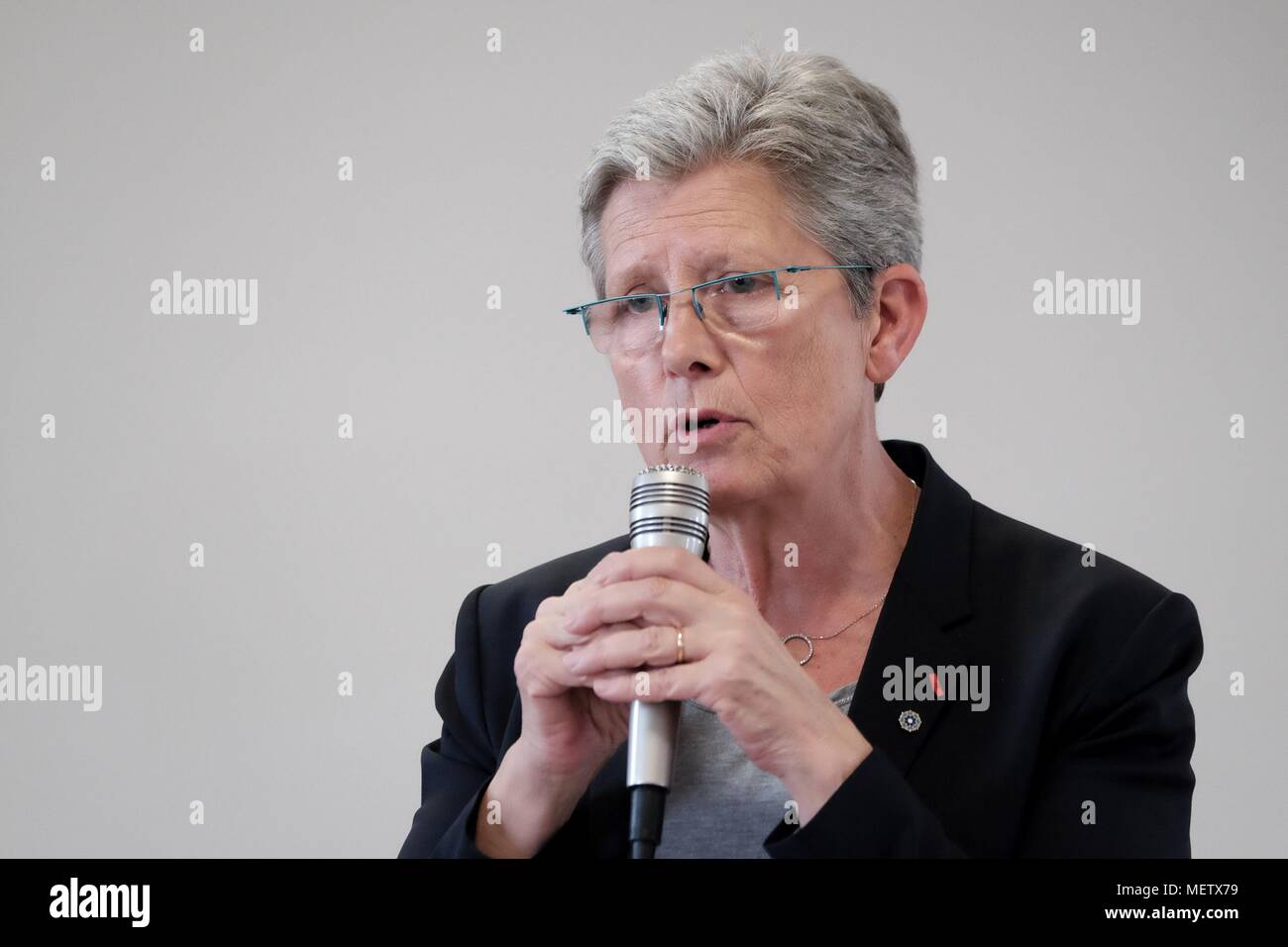 Besuch von Genevieve Darrieussecq, Generalsekretär der Minister von Armeen in Argentan Gendarmerie Stockfoto