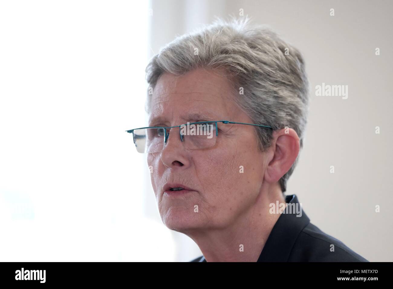 Besuch von Genevieve Darrieussecq, Generalsekretär der Minister von Armeen in Argentan Gendarmerie Stockfoto