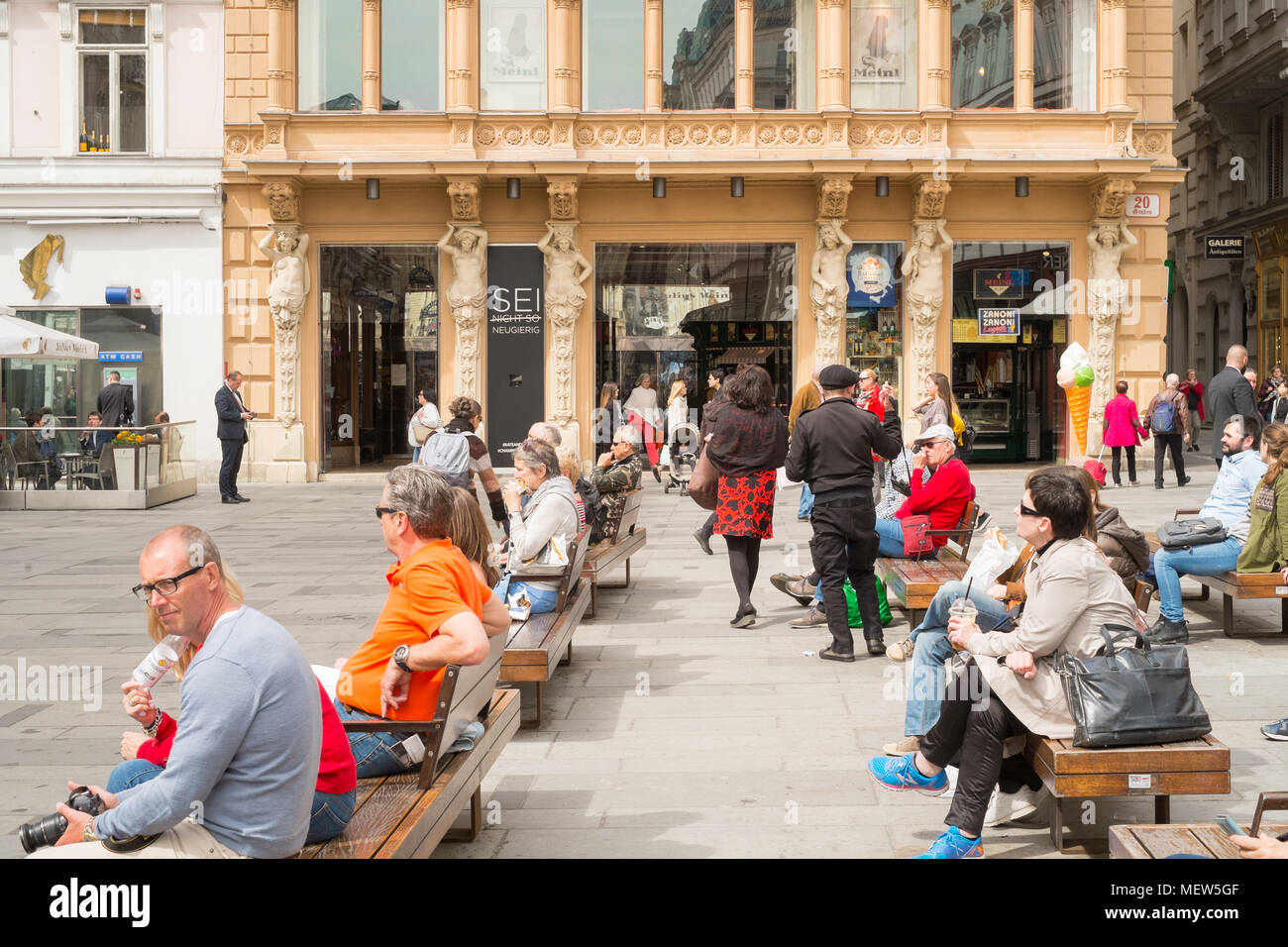 Julius Meinl Shop und Wustenrot Firmengebäude, Graben Straße, Wien, Österreich, Europa. Stockfoto