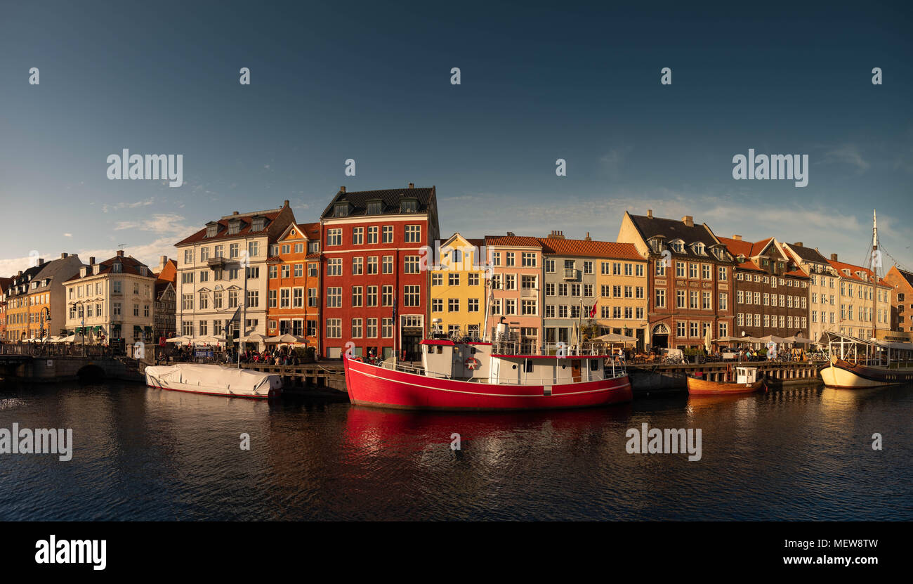 Boote in Nyhavn, Kopenhagen, Dänemark günstig Stockfoto