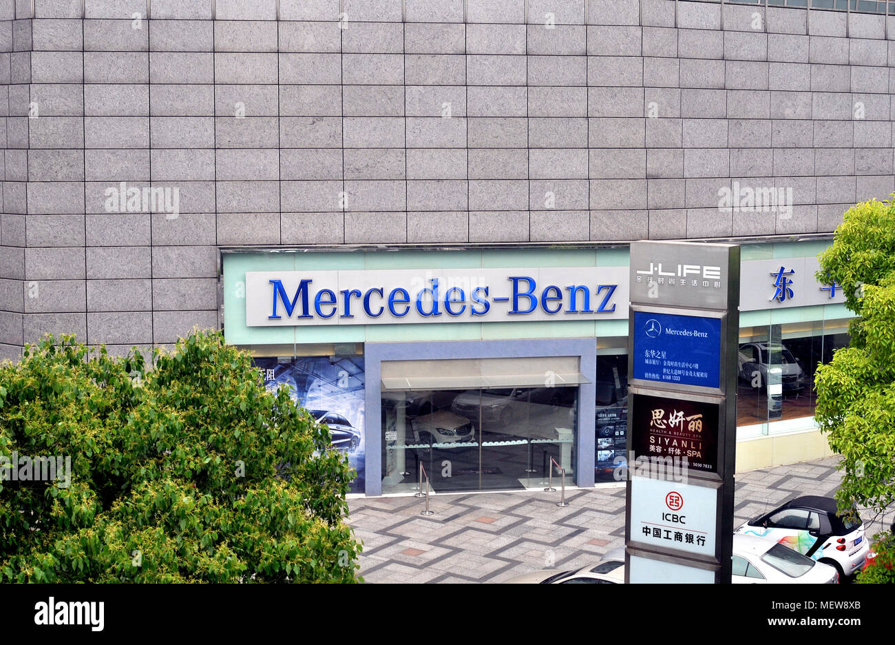 Mercedes benz büro -Fotos und -Bildmaterial in hoher Auflösung – Alamy