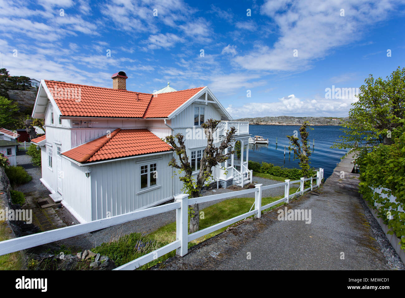 Mansion und bootsanleger an der Styrso Bohuslan Küste, Schweden Stockfoto