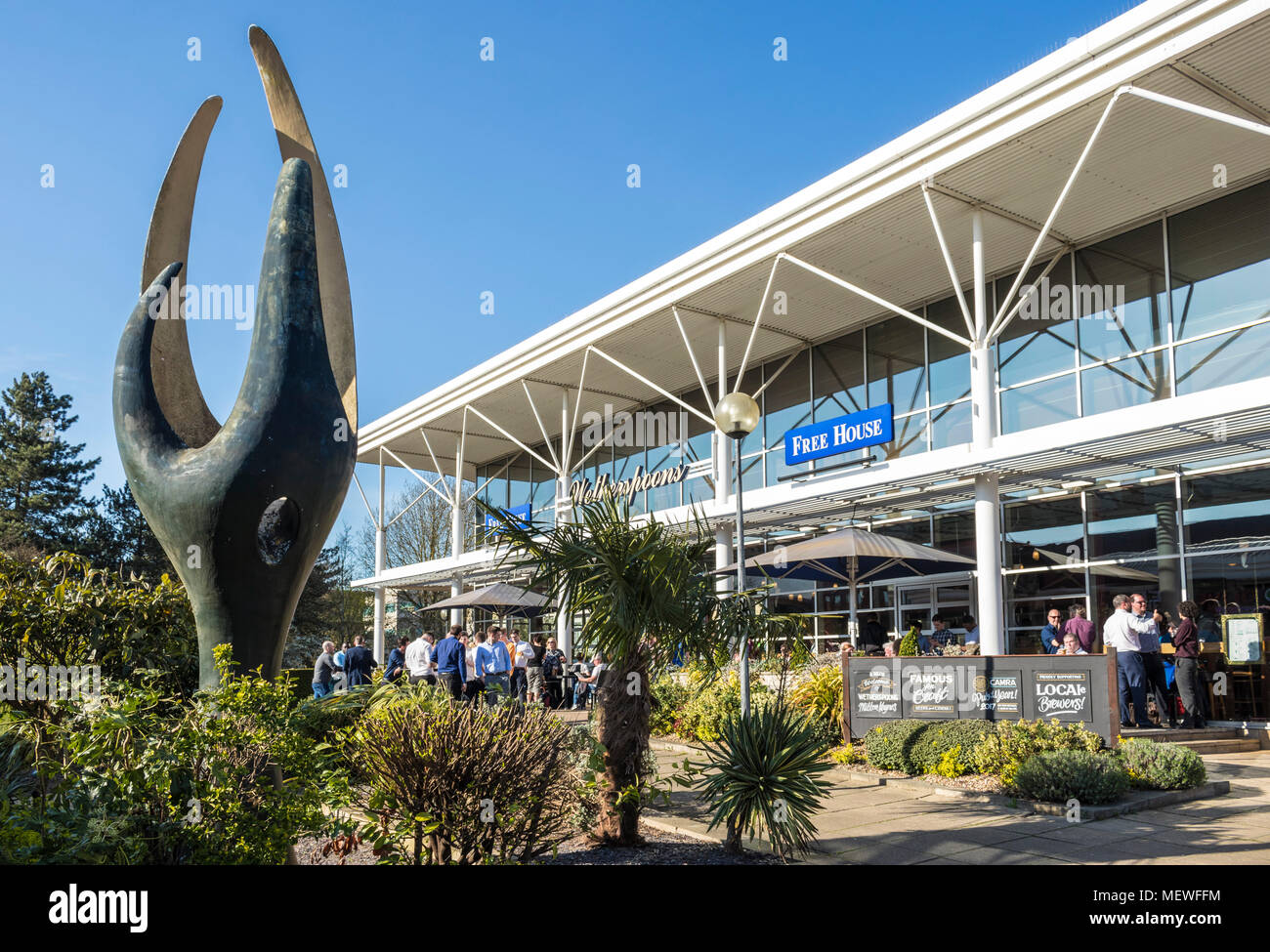 Milton Keynes England JD Wetherspoons Kneipe in Milton Keynes Midsummer Boulevard Milton Keynes Buckinghamshire England gb uk Europa Stockfoto