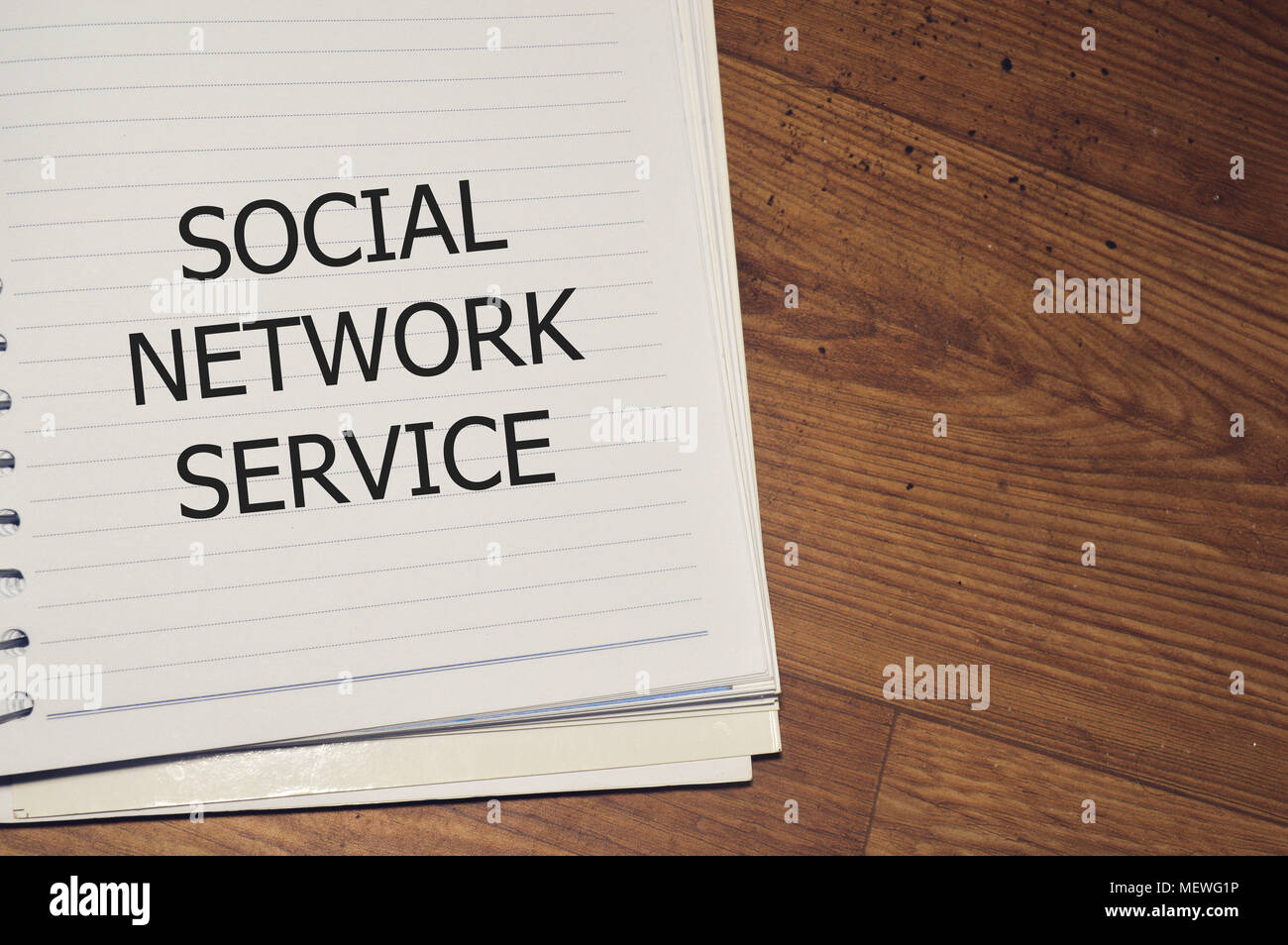 Social Network Service Wort auf weißem Papier Stockfoto