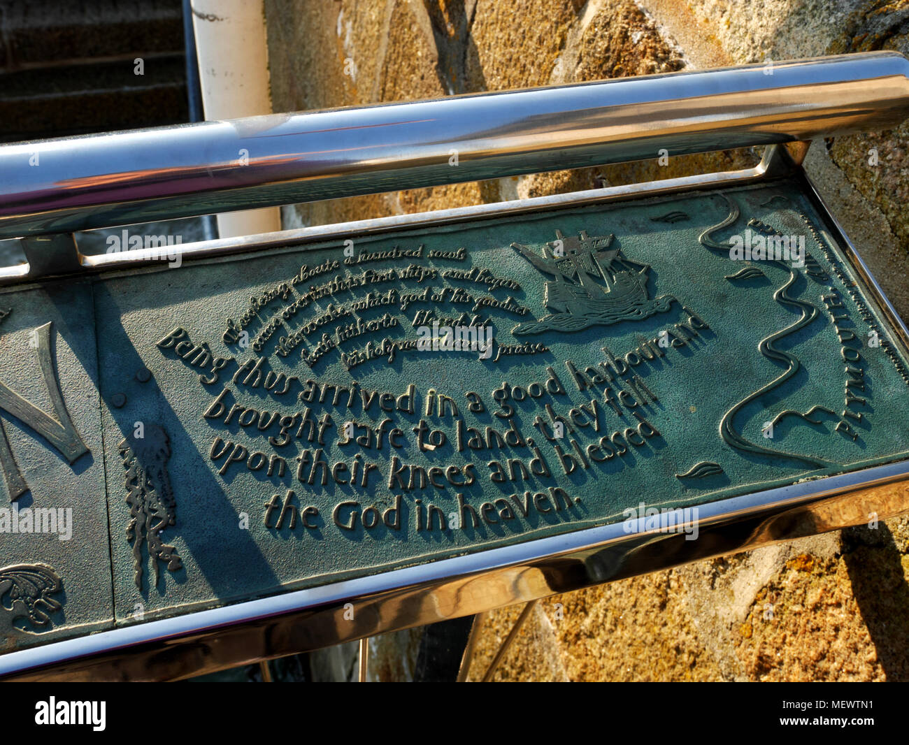 Mayflower Schritte, Plymouth, Devon. Bronzetafel mit nautischen Themen auf Reise der Pilgrim Vater nach Amerika im Jahre 1620. Stockfoto