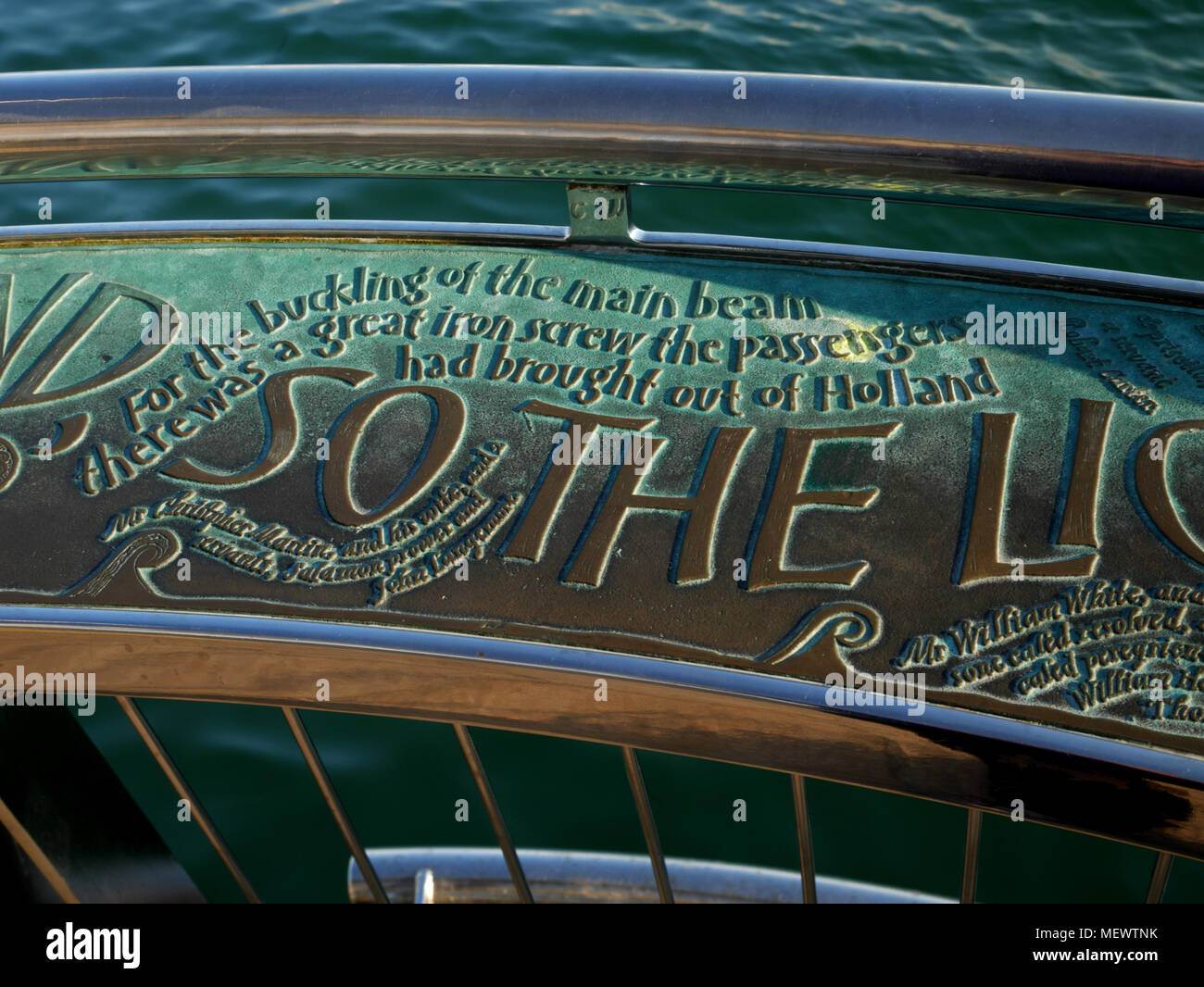 Mayflower Schritte, Plymouth, Devon. Bronzetafel mit nautischen Themen auf Reise der Pilgrim Vater nach Amerika im Jahre 1620. Stockfoto