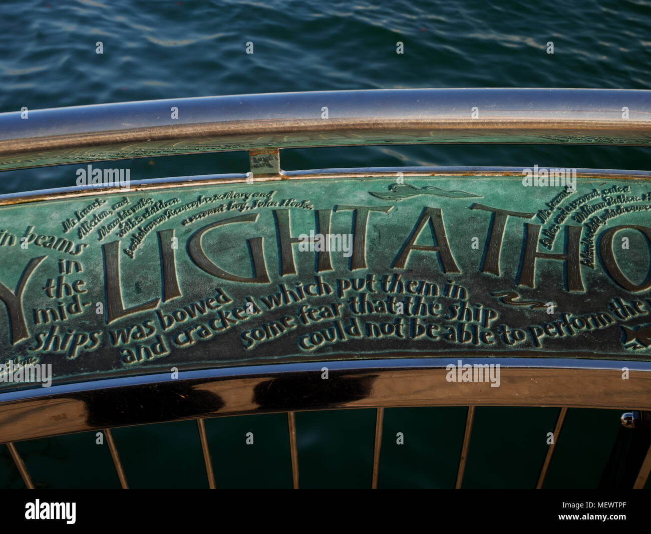 Mayflower Schritte, Plymouth, Devon. Bronzetafel mit nautischen Themen auf Reise der Pilgrim Vater nach Amerika im Jahre 1620. Stockfoto