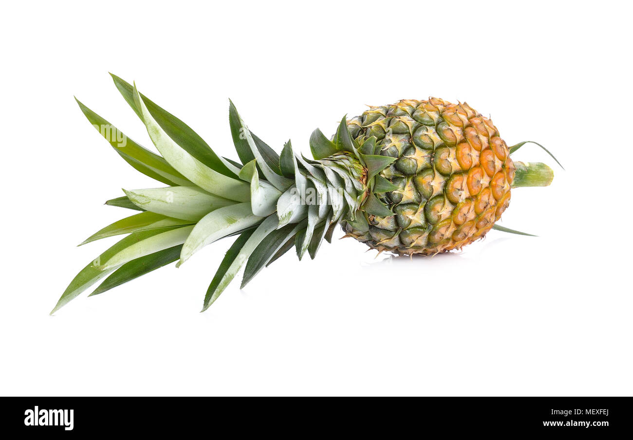 Reife Ananas auf weißem Hintergrund Stockfoto