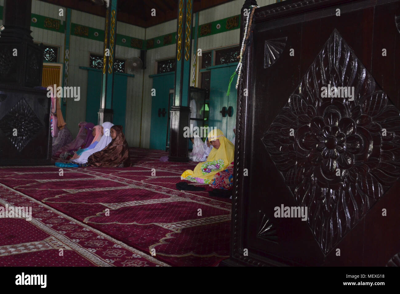 Die traditionelle Moschee, im Jahre 1526 erbaut wurde, wurde die erste Moschee in South Kalimantan gebaut. Die Moscheen sind einige Teile des gleichen Demak Moschee Architectur Stockfoto