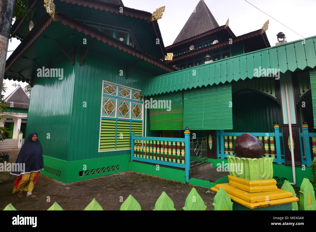 Die traditionelle Moschee, im Jahre 1526 erbaut wurde, wurde die erste Moschee in South Kalimantan gebaut. Die Moscheen sind einige Teile des gleichen Demak Moschee Architectur Stockfoto