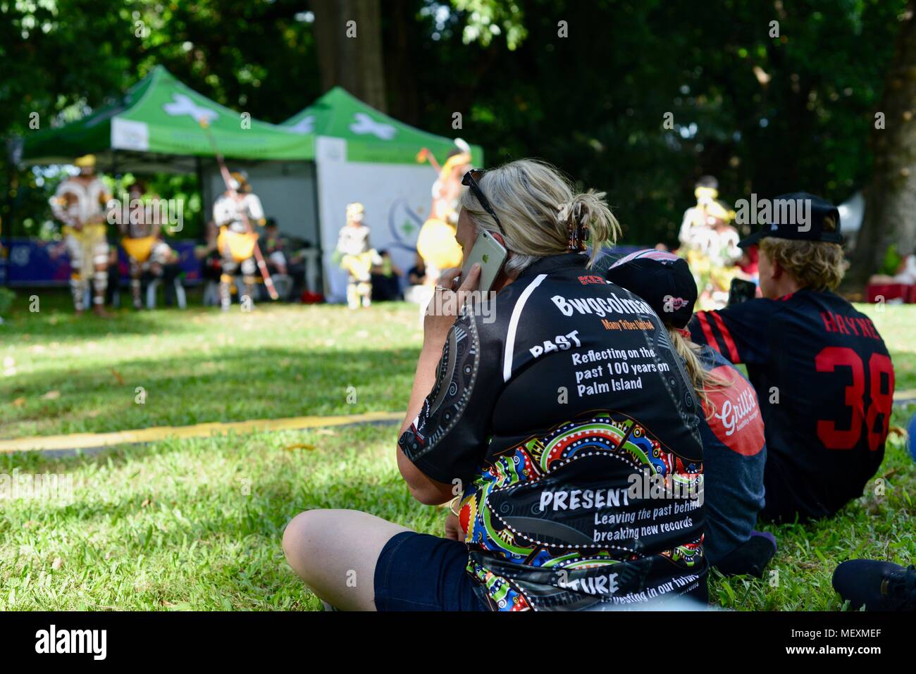 Die Ureinwohner von Palm Island die Bwgcolman Stamm, die traditionelle Tänze, Commonwealth Games Festival 2018, Stadt Townsville, QLD, Australien Stockfoto