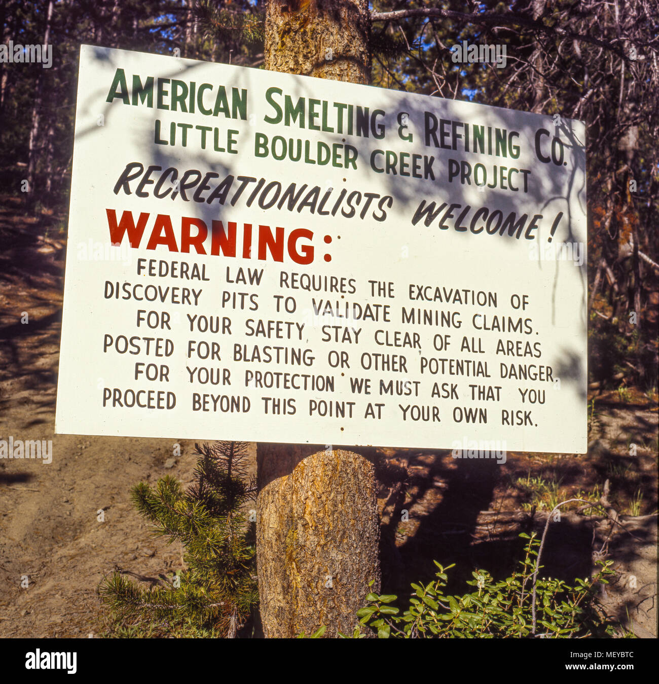 Zeichen der Mining Company White Cloud Berge, Idaho. Vorgeschlagene mine gestoppt. Fotograf Norton led-Schlacht um den Bereich zu speichern. Stockfoto
