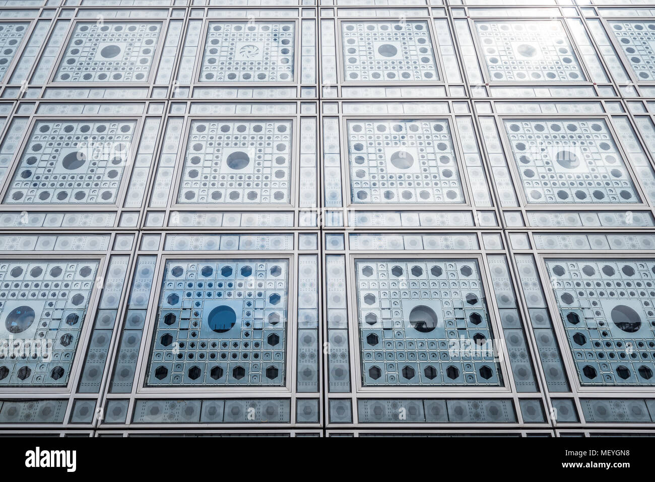 Frankreich, Paris, 5. April 2018: Institut du Monde Arabe entworfen vom französischen Architekten Jean Mouvel Stockfoto
