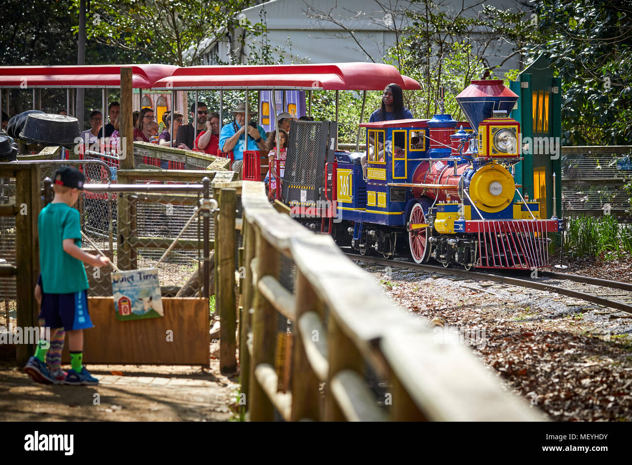 Atlanta, Hauptstadt des US-Bundesstaates Georgia, Atlanta Zoo Tierpark Zoo Zug handcrafted Nachbau eines original Lokomotive Attraktion 1863 Stockfoto