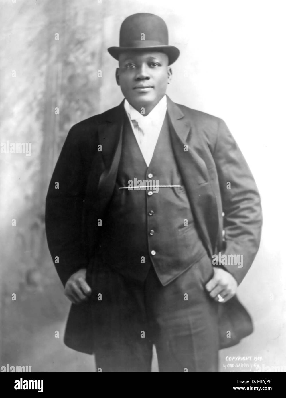 JACK JOHNSON (1878-1946), amerikanischer Boxer und World Heavyweight Champion von 1908 bis 1915. Von Otto Sarony 1908 fotografiert. Stockfoto