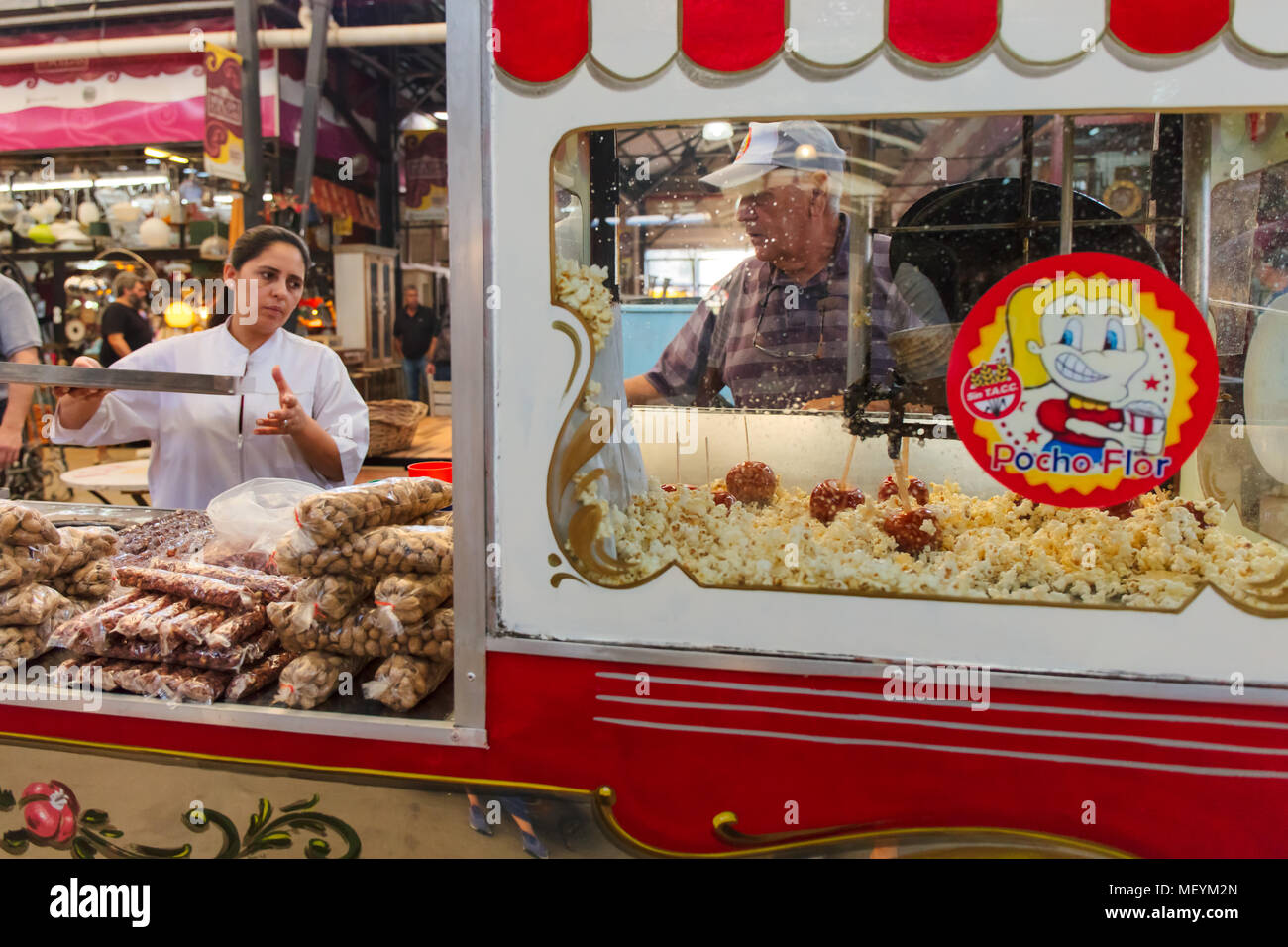 Pop Corn auf Verkauf innerhalb des "Flohmarkt" (Mercado de las Pulgas) in Buenos Aires, Argentinien. Stockfoto