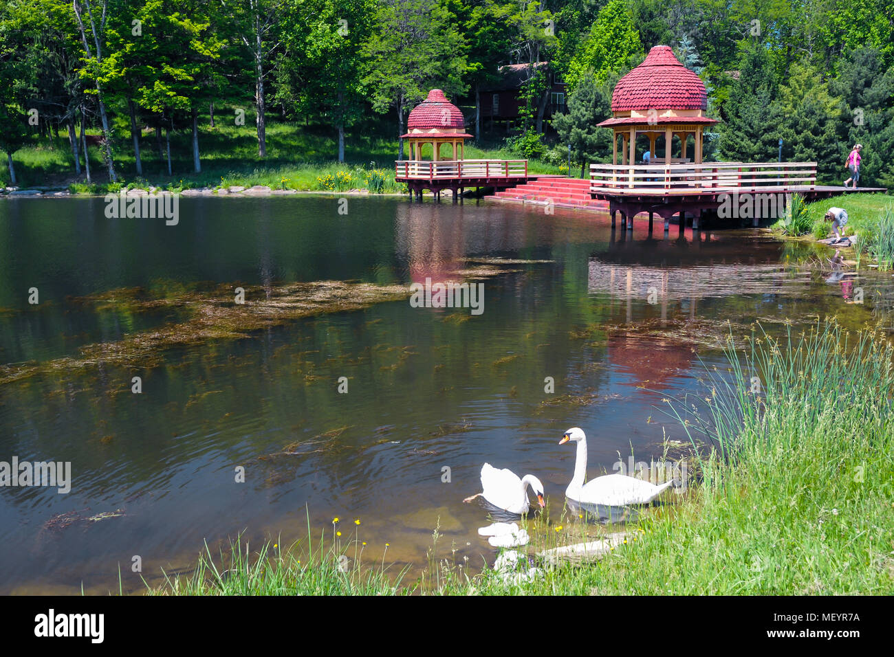 New Vrindaban Kusum Sarovara See und Schwan Boot Häuser,, New Vrindaban, West Virginia, USA Stockfoto