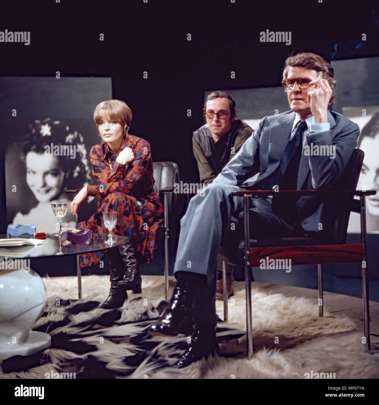 Fictitious character Romy Schneider mit Ehemann Harry Meyen bei einer Talkshow des SFB in Berlin, Deutschland 1972. Schauspielerin Romy Schneider mit Ehemann Harry Meyen in einer TV-Talkshow in Berlin, Deutschland 1972. Stockfoto