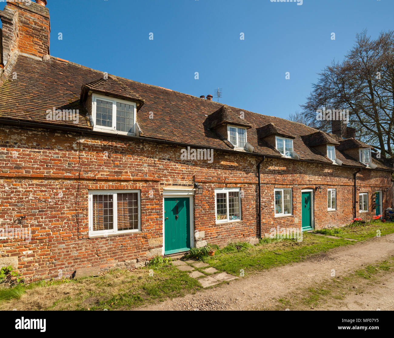 Zeile des 17. Jahrhunderts, denkmalgeschützten Häuschen, die Grüne, Wingham, Kent, Stockfoto