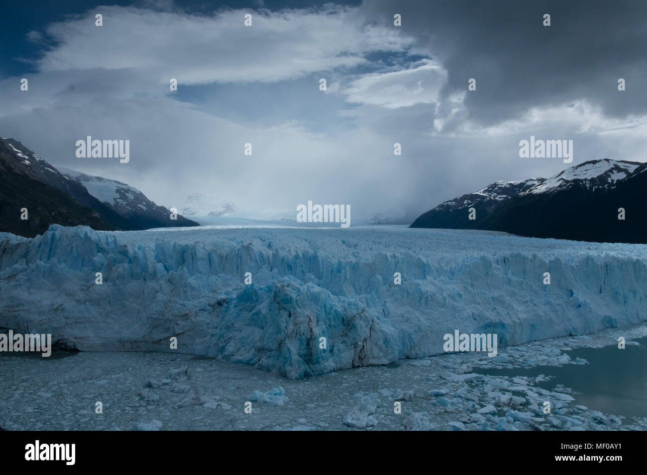 Der Gletscher Perito Moreno, Provinz Santa Cruz, Argentinien. Teil des zweitgrößten zusammenhängenden extrapolar Eisfeld der Welt Stockfoto