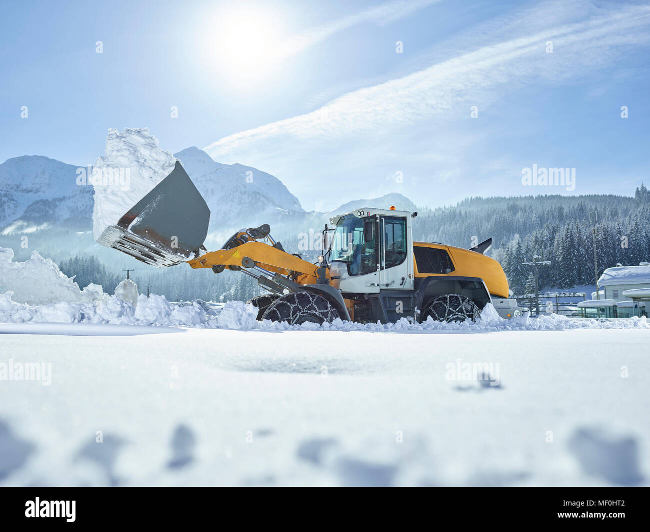 Österreich, Tirol, Hochfilzen, Schnee - Pflügen, Schneeräumen mit Radlader Stockfoto