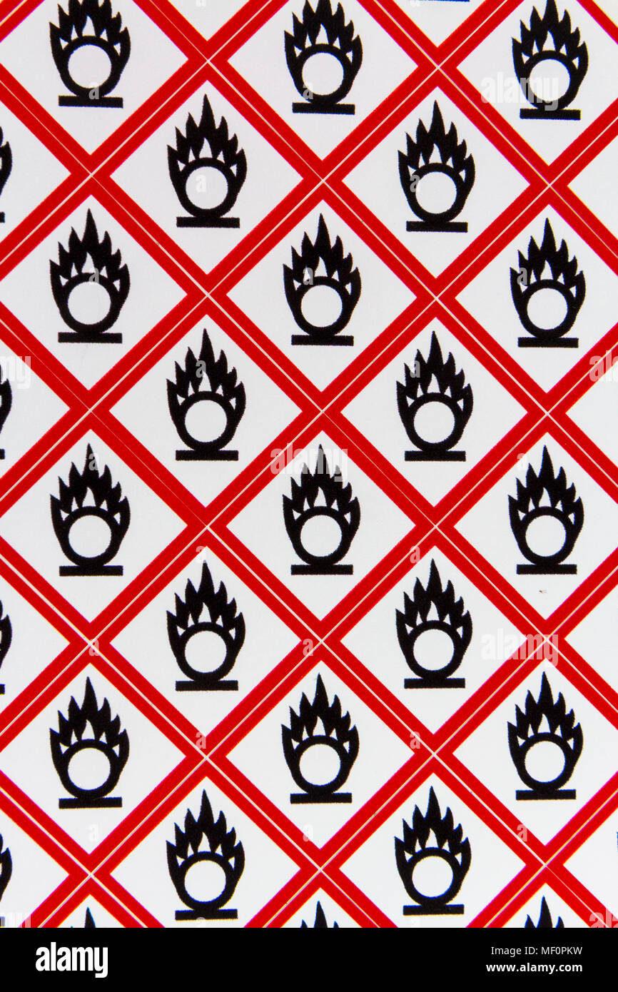 Ein Blatt der CLP-Verordnung/GHS-chemischen Warnhinweise für oxidierende. (Symbol: Flamme über Kreis) Materialien. Stockfoto