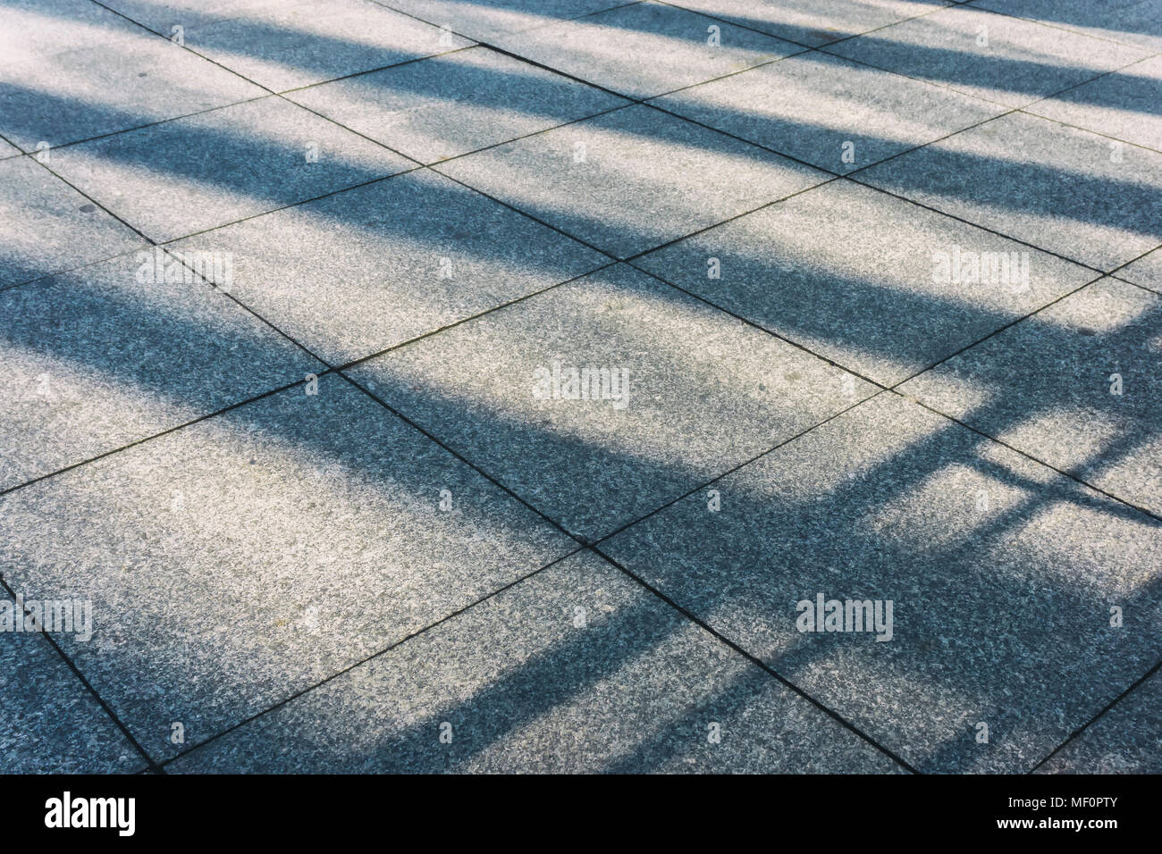 Lange Schatten der integrierten Struktur der Bahnhof Potsdamer Platz Stockfoto