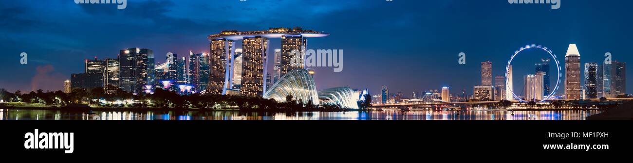 April 14, 2018 - Singapur: Panoramablick auf die Marina Bay in Singapur; das beinhaltet mehrere ikonische Strukturen und Wahrzeichen der Stadt. Stockfoto