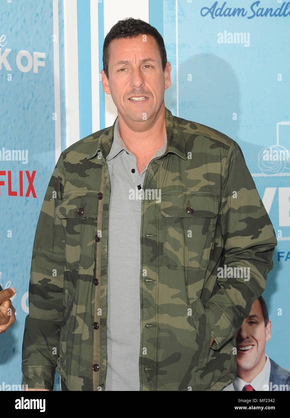 New York, NY, USA. 23 Apr, 2018. Adam Sandler besucht die Weltpremiere des Netflix Film "Die Woche" bei AMC Loews Lincoln Square 13. Am 23. April 2018 in New York City. Quelle: John Palmer/Medien Punch/Alamy leben Nachrichten Stockfoto