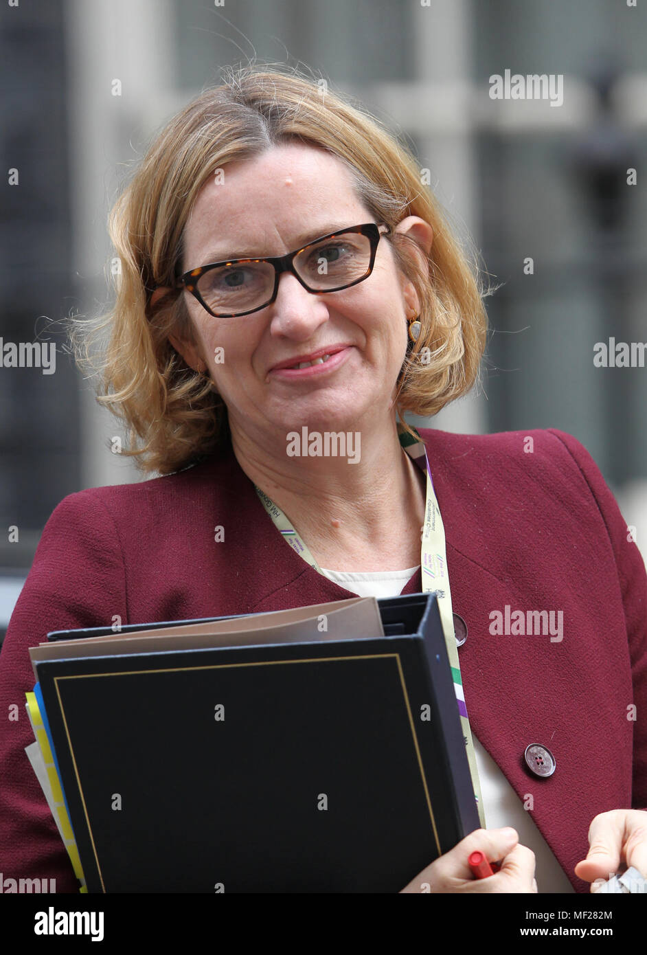 London, UK, 24. April 2018. Amber Rudd Staatssekretär für das Innenministerium bei Ankunft in der Downing Street Kredit: Stockfoto