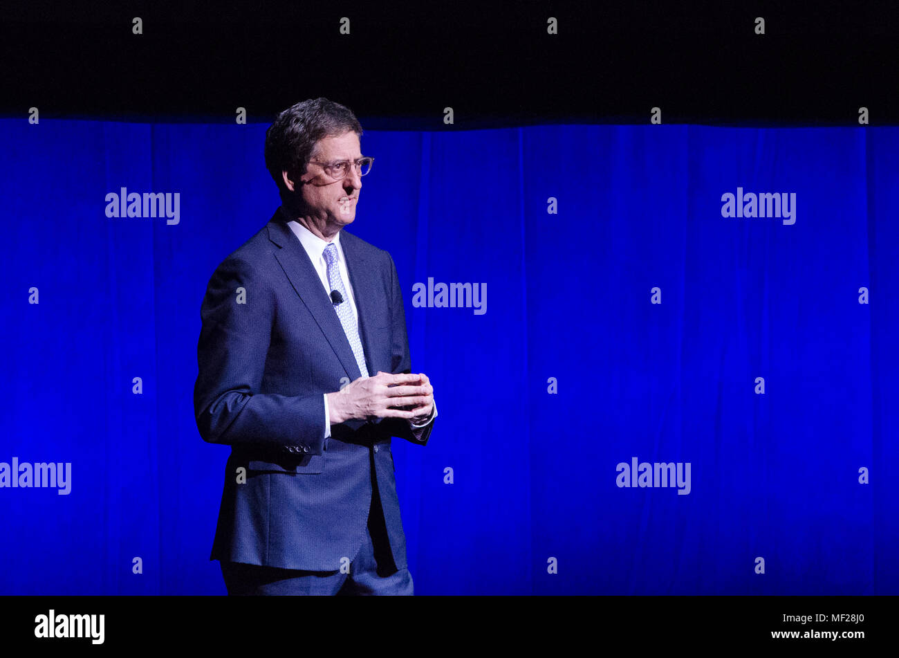 Las Vegas, USA. 24. Jan 2011. Tom Rothman Vorsitzender der Sony Pictures stellt Herr und Miller an die Masse an CinemaCon im Caesars Palace in Las Vegas, NV. Credit: Foto Access/Alamy leben Nachrichten Stockfoto