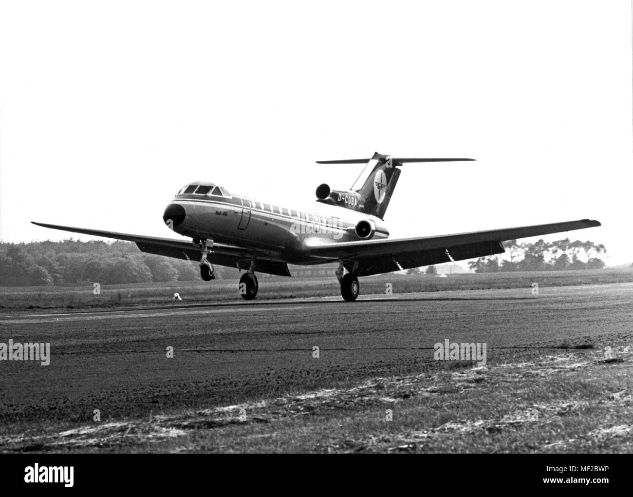 Die erste Übernahme durch die Hamburger Fluggesellschaft 'Allgemein' Sowjetischen commuter Jets vom Typ "YAK 40" landet am 7. Juni 1981 am Flughafen Lubeck-Blankensee. Die Allgemeine Luftfahrt will ihren regelmässigen Dienst in der Norddeutschen öffentliche Verkehrsmittel und der Strand service zu erweitern. | Verwendung weltweit Stockfoto