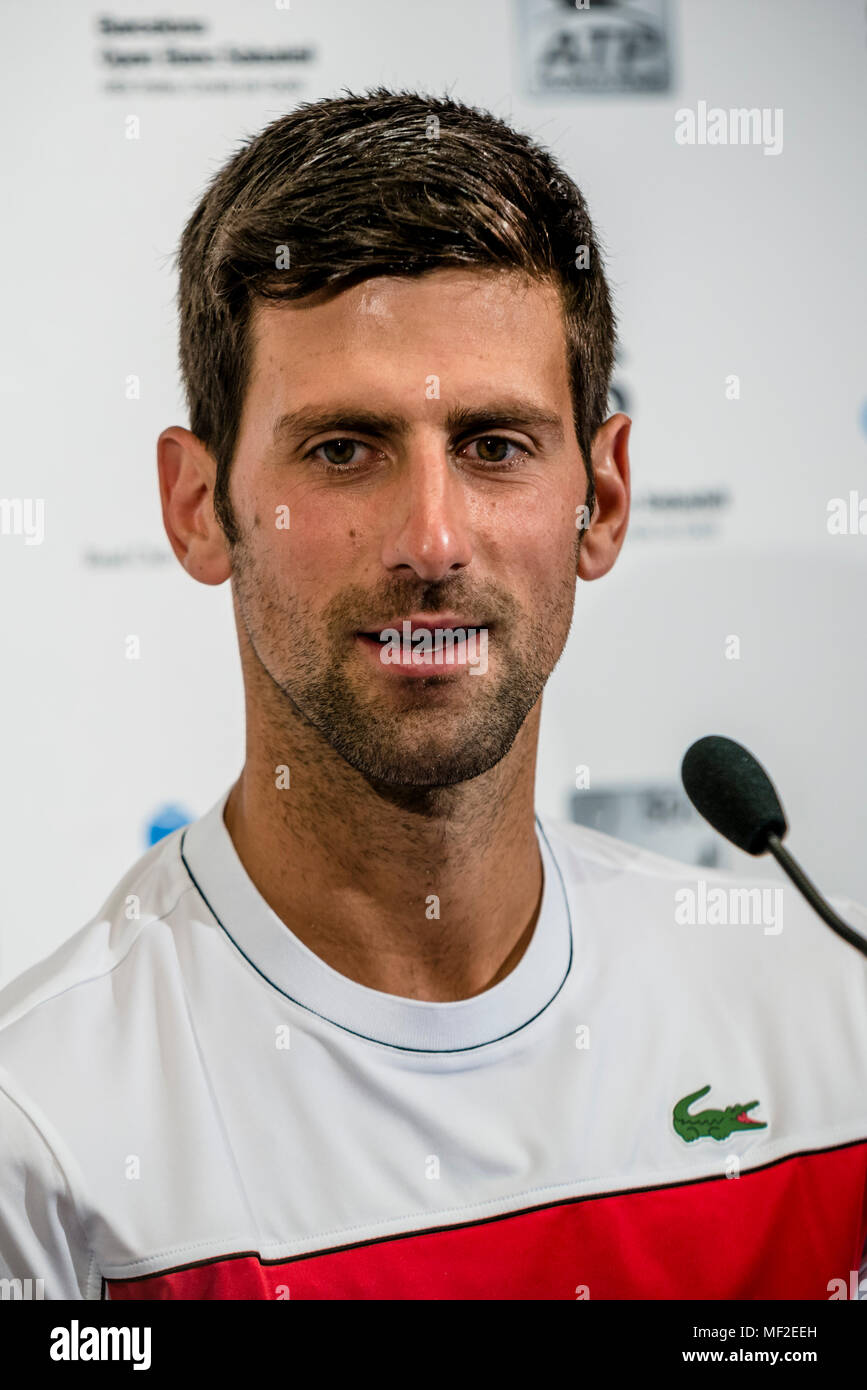 Barcelona, Spanien. 24. April 2018: Novak DJOKOVIC (SRB) hält eine Pressekonferenz während der Tag 2 des 'Barcelona Open Banc Sabadell' 2018. Credit: Matthias Oesterle/Alamy leben Nachrichten Stockfoto