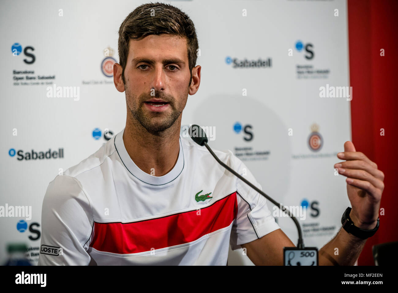 Barcelona, Spanien. 24. April 2018: Novak DJOKOVIC (SRB) hält eine Pressekonferenz während der Tag 2 des 'Barcelona Open Banc Sabadell' 2018. Credit: Matthias Oesterle/Alamy leben Nachrichten Stockfoto