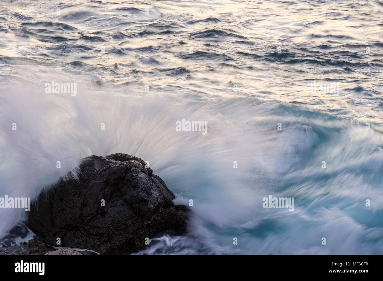 Spanien, Kanarische Inseln, La Gomera, Surf, Rock Stockfoto
