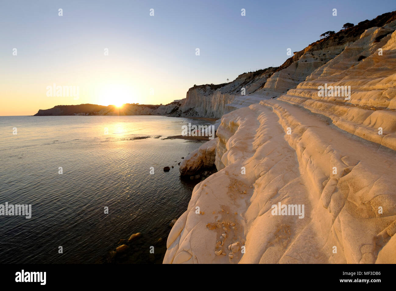 Sonnenuntergang an der Felsküste Scala dei Turchi, Mergelfels, Kalkfels, Realmonte, Provincia di Agrigento, Provinz Agrigent, Sizilien, Italien Stockfoto