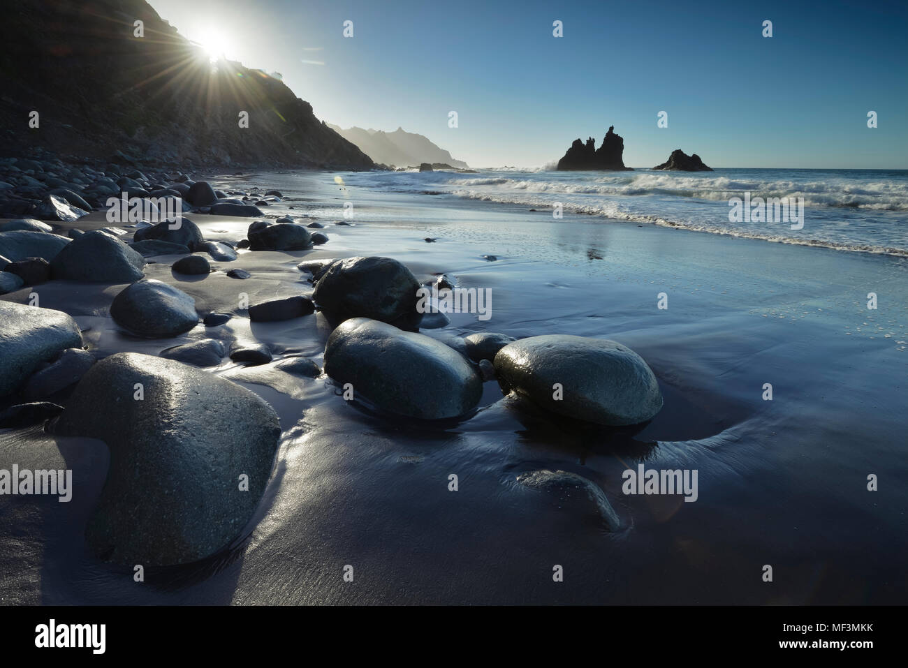 Spanien, Kanarische Inseln, Teneriffa, Benijo Strand bei Sonnenuntergang Stockfoto