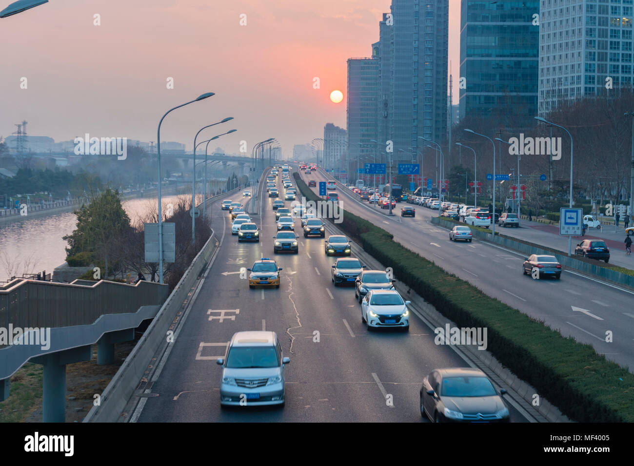 Autobahn Verkehr in Peking Stockfoto