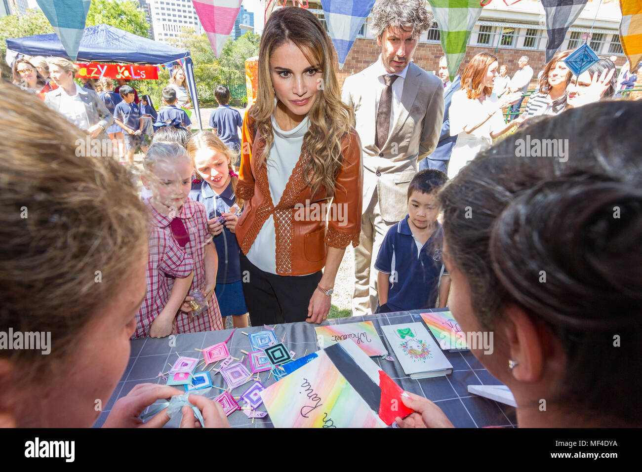 Ihre Majestät Königin Rania Al-Abdullah von Jordanien besuche Fort Street Public School in Sydney als Teil ihrer königlichen Besuch in Australien mit ihrem Ehemann, Seine Majestät König Abdullah II. Bin Al-Hussein, der erste jordanische König nur eine Frau haben. Stockfoto
