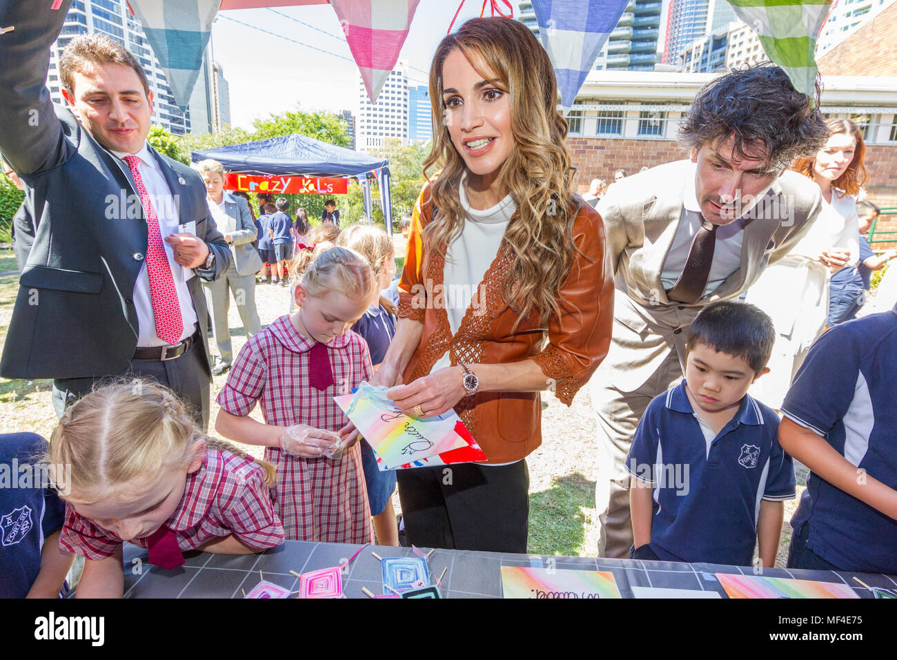 Ihre Majestät Königin Rania Al-Abdullah von Jordanien besuche Fort Street Public School in Sydney als Teil ihrer königlichen Besuch in Australien mit ihrem Ehemann, Seine Majestät König Abdullah II. Bin Al-Hussein, der erste jordanische König nur eine Frau haben. Stockfoto