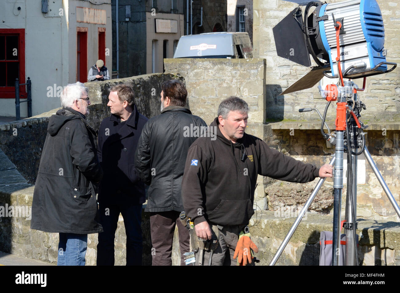 Die Dreharbeiten der TV-Serie Shetland auf den Straßen von Lerwick Shetland mit Douglas Henshall Stockfoto