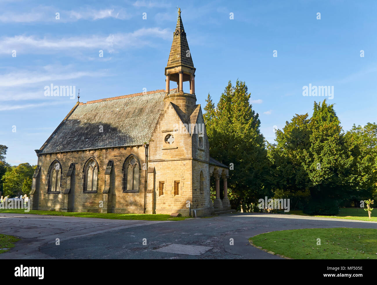 Der Norden Kapelle, einem viktorianischen Gebäude in Ilkley Friedhof unten am Fluss in Skipton, West Yorkshire, England. Stockfoto